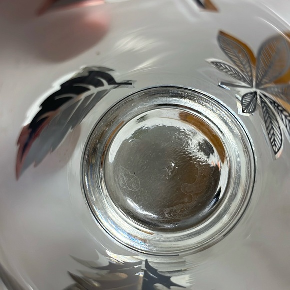 Set of 4 silver leaf Libbey frosted glasses 2 juice glasses and 2 larger - Picture 9 of 10